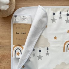 Непромокаемая пеленка для детей Маленькая Соня Облака с месяцем бежевый 50х80 см Бежевый/Серый 115391